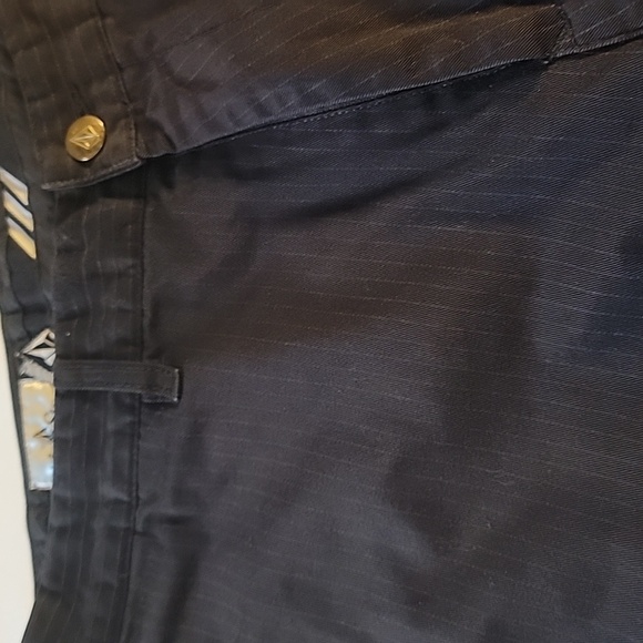 VOLCOM STONE Mens Black Striped Casual Size 31 Shorts - Picture 2 of 8